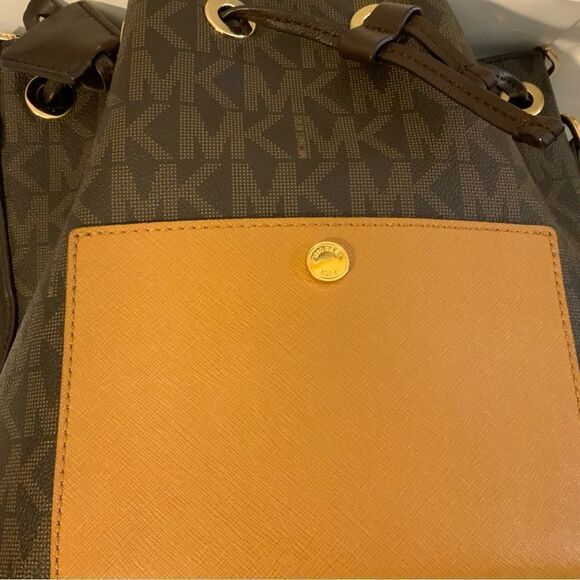 Michael Kors Greenwich Small Bucket Bag - Brown/Peanut crossbody shoulder bag - Picture 12 of 15